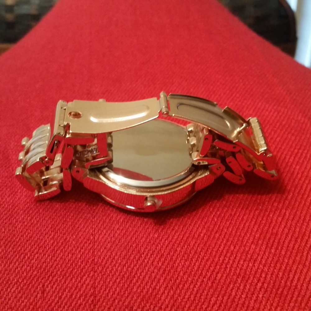 $$$ Geneva Watch Goldtone Stainless Steel $$$ - Picture 5 of 5